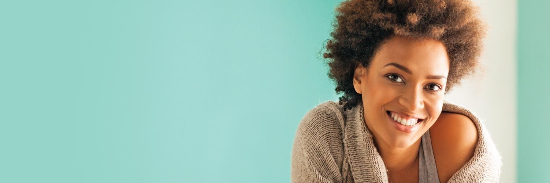 Woman with curly hair smiling l 30566 Dentist